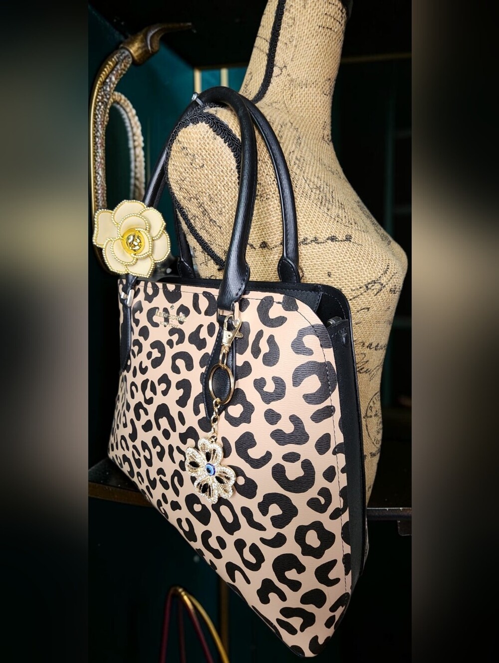 **SOLD**Kate Spade New York Darcy Graphic Leopard Large Satchel - Picture 10 of 16